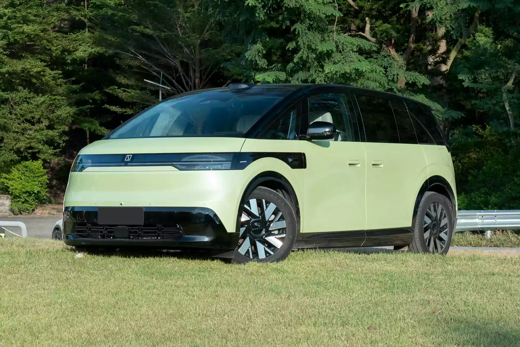 ZEEKR MIX 2025 picture (16)