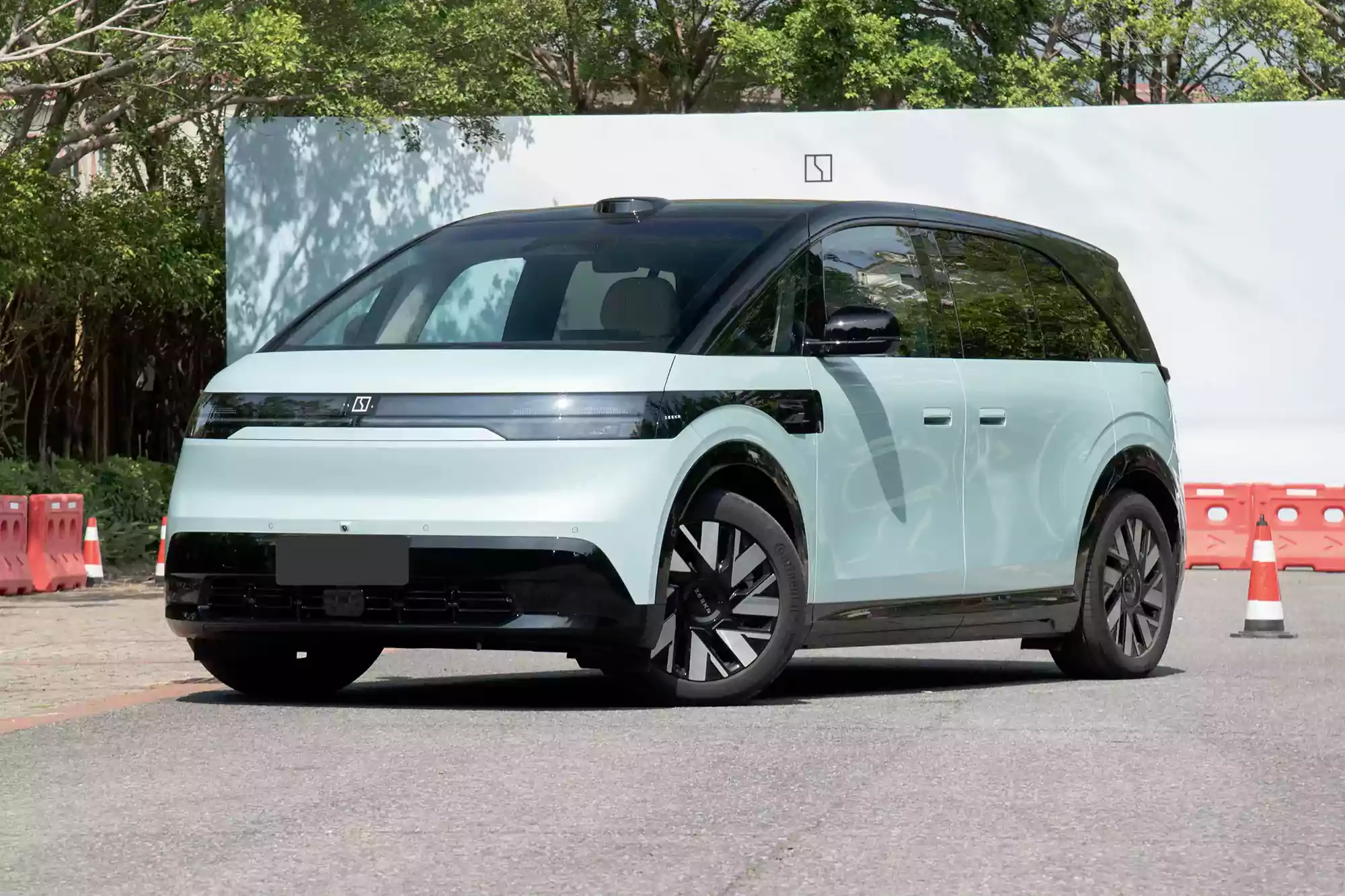 ZEEKR MIX 2025 picture (8)