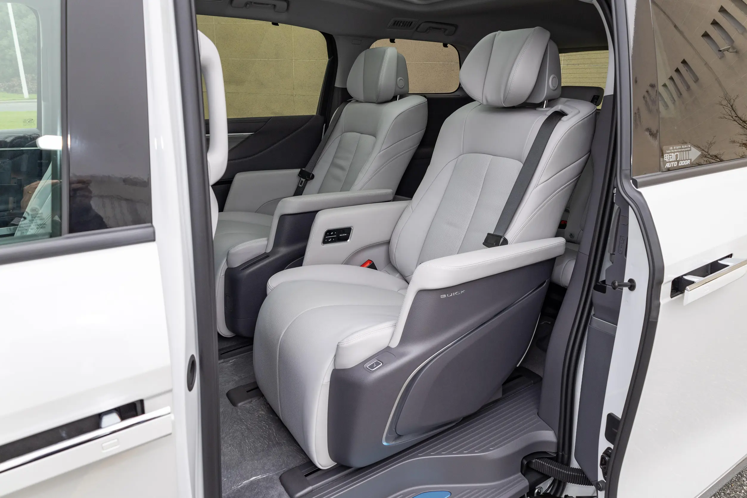 Buick GL8 2025 space-2