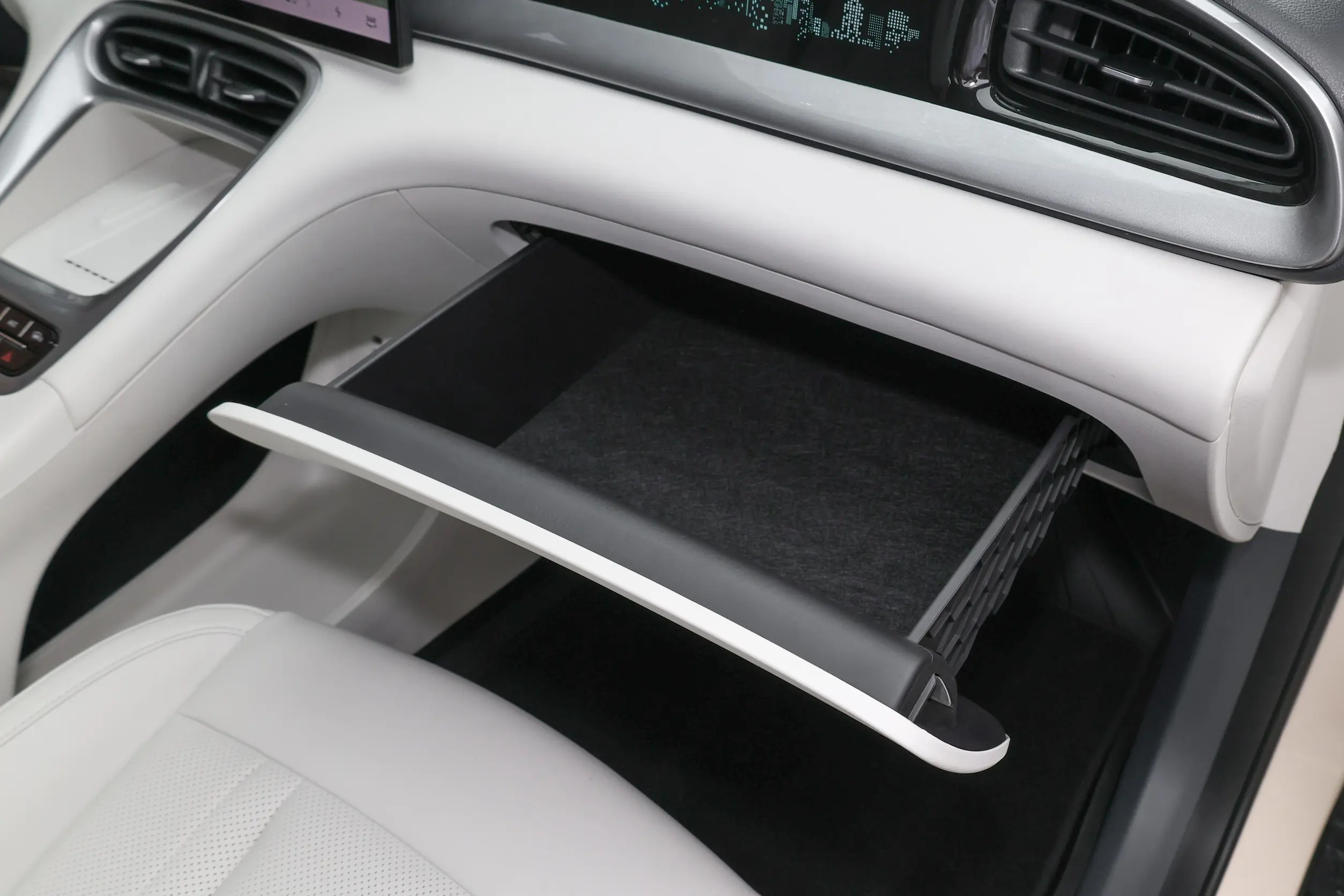 Geely Star Wish 2025 interior-4