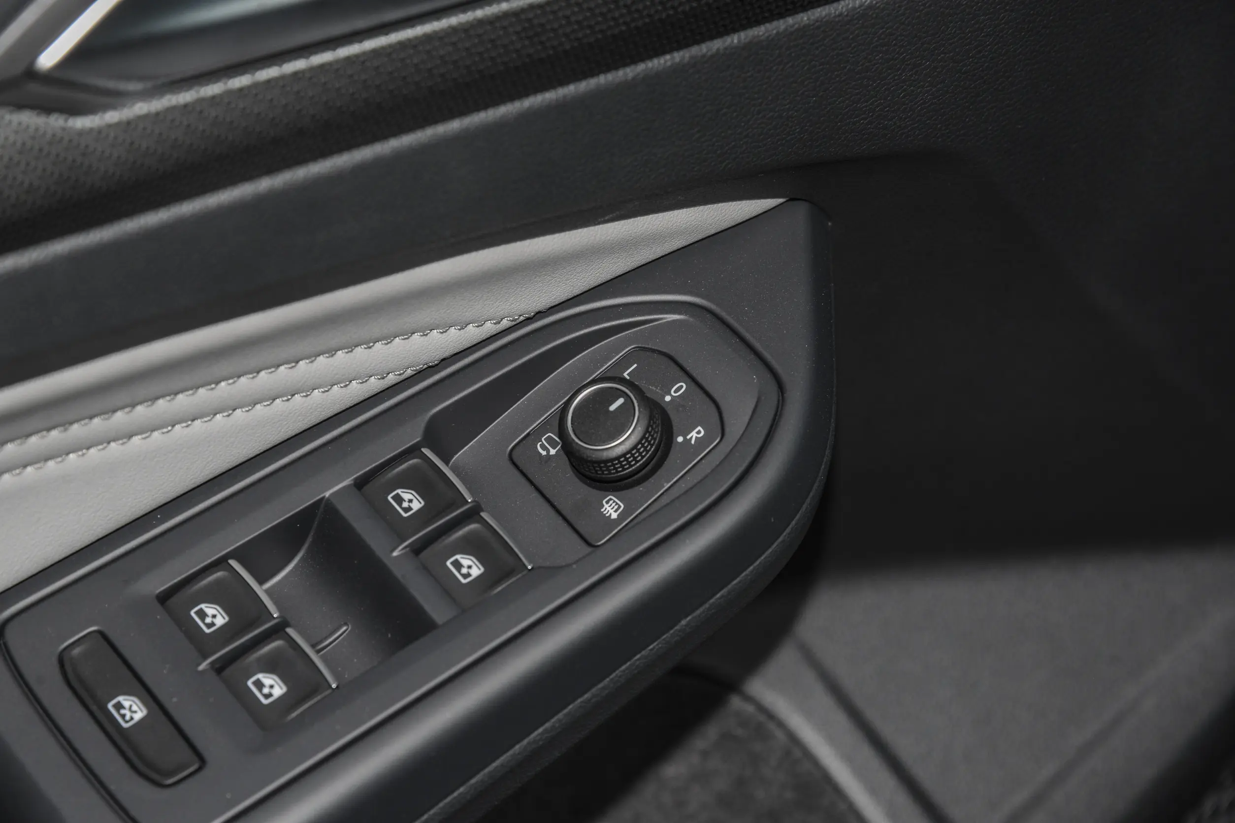 Volkswagen Golf 2025 picture (13)