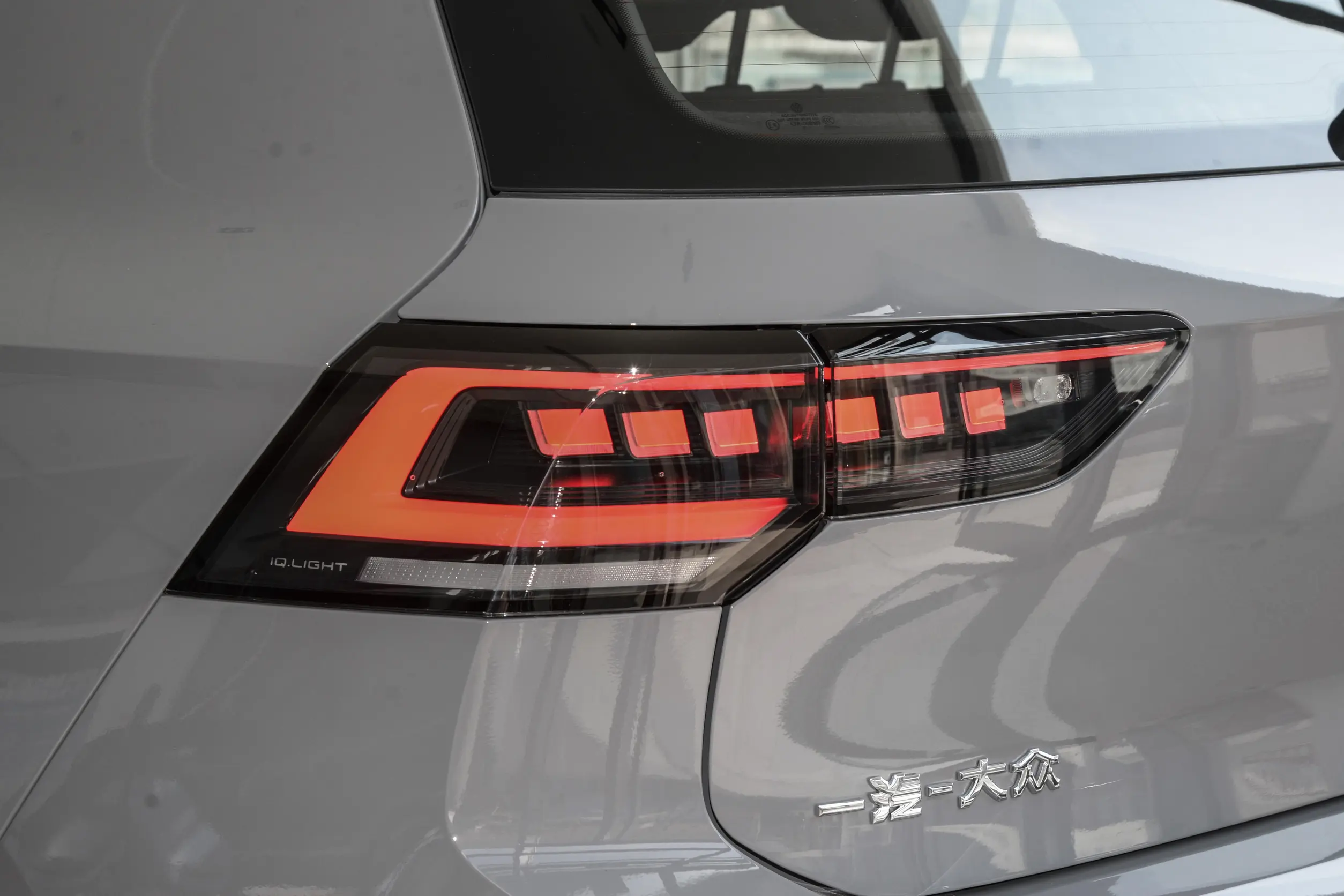 Volkswagen Golf 2025 picture (2)