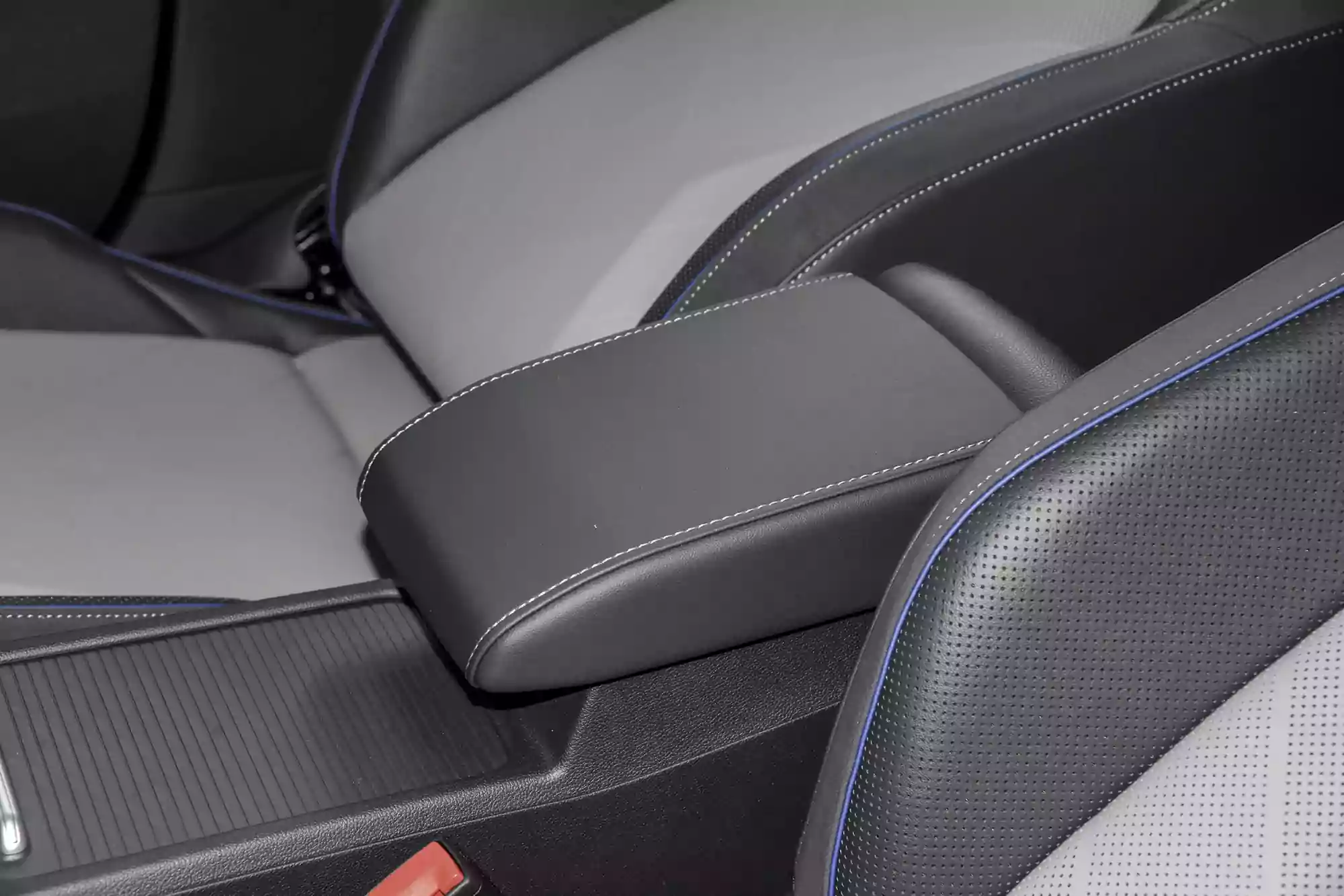 Volkswagen Golf 2025 picture (3)