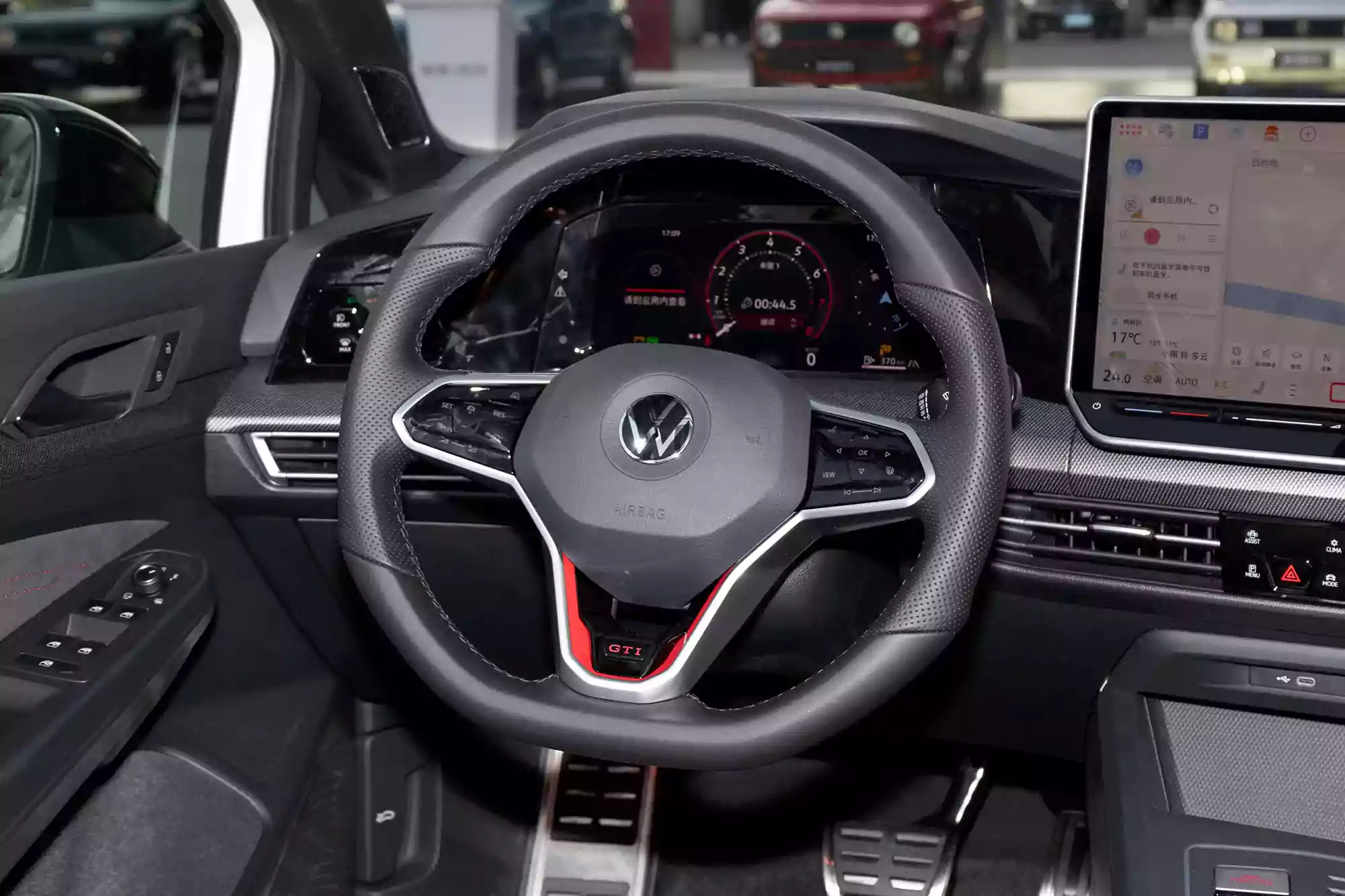 Volkswagen Golf GTI 2025 interior-2