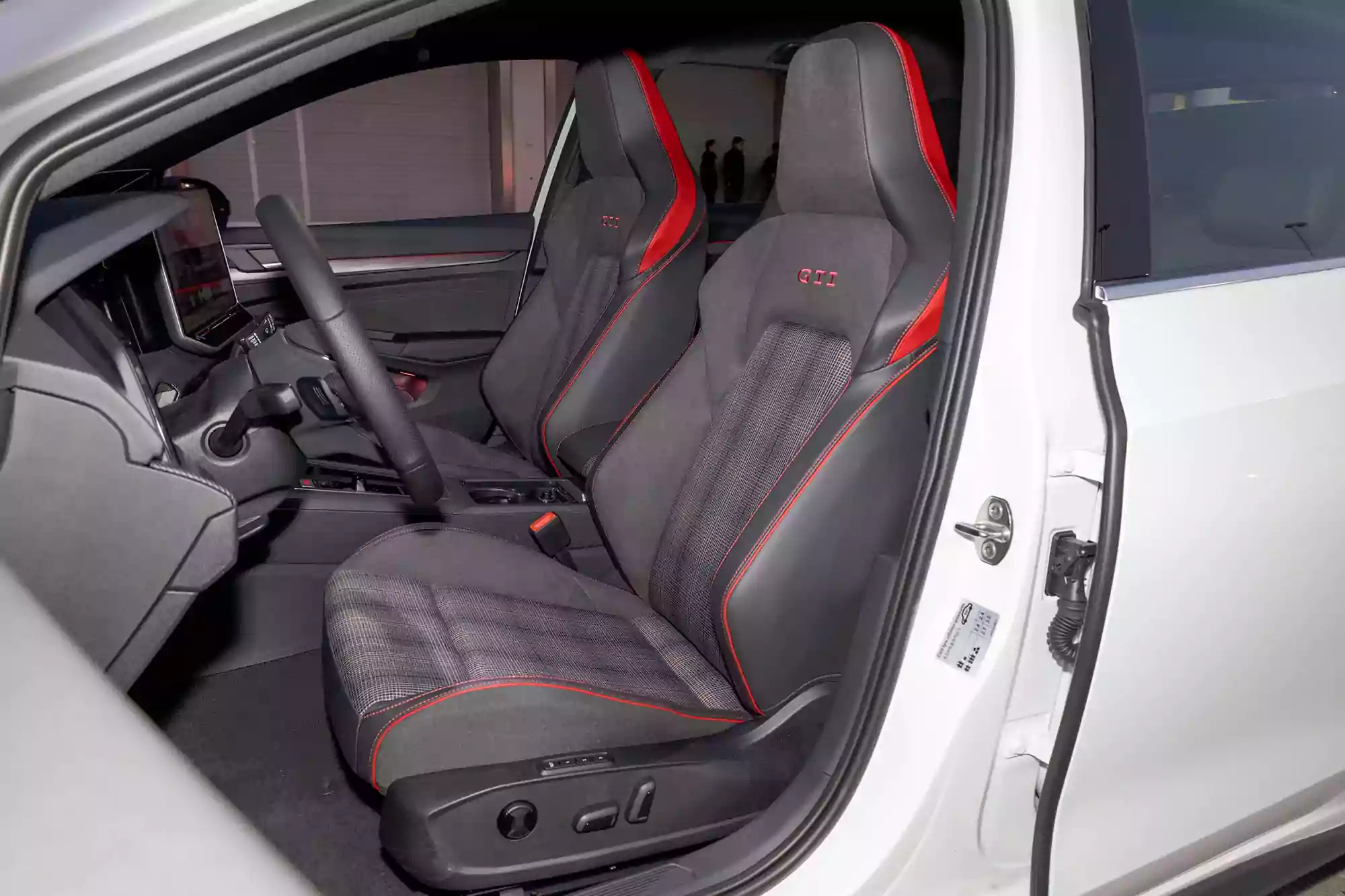 Volkswagen Golf GTI 2025 space-1