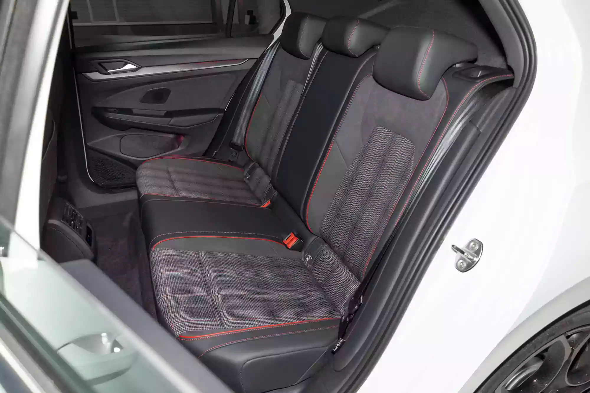 Volkswagen Golf GTI 2025 space-2