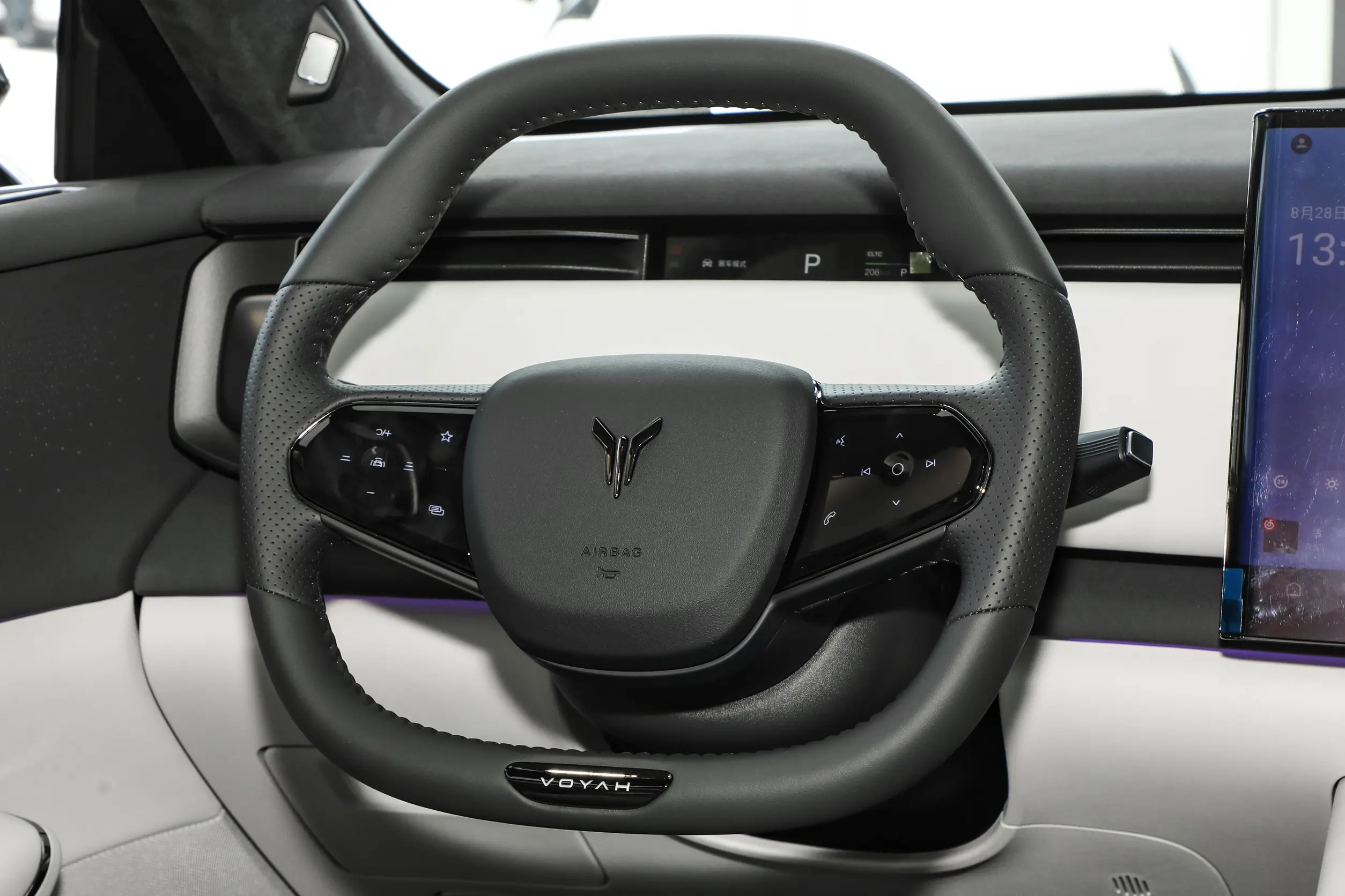 Voyah Courage 2024 interior-2