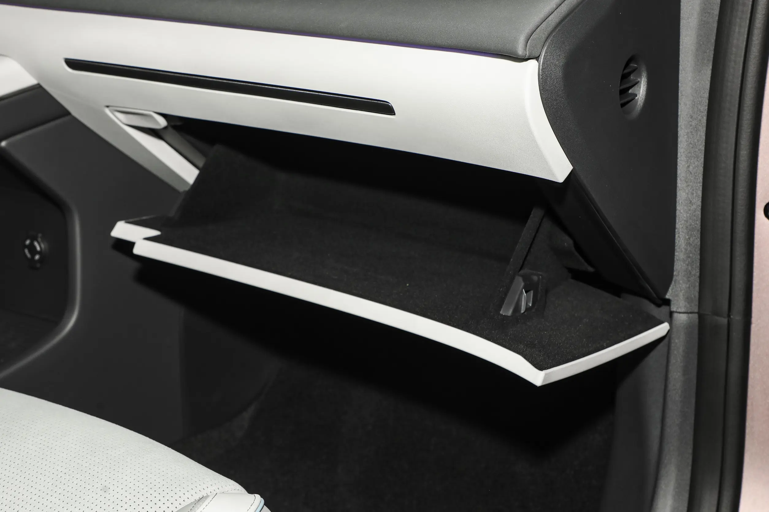 Voyah Courage 2024 interior-4