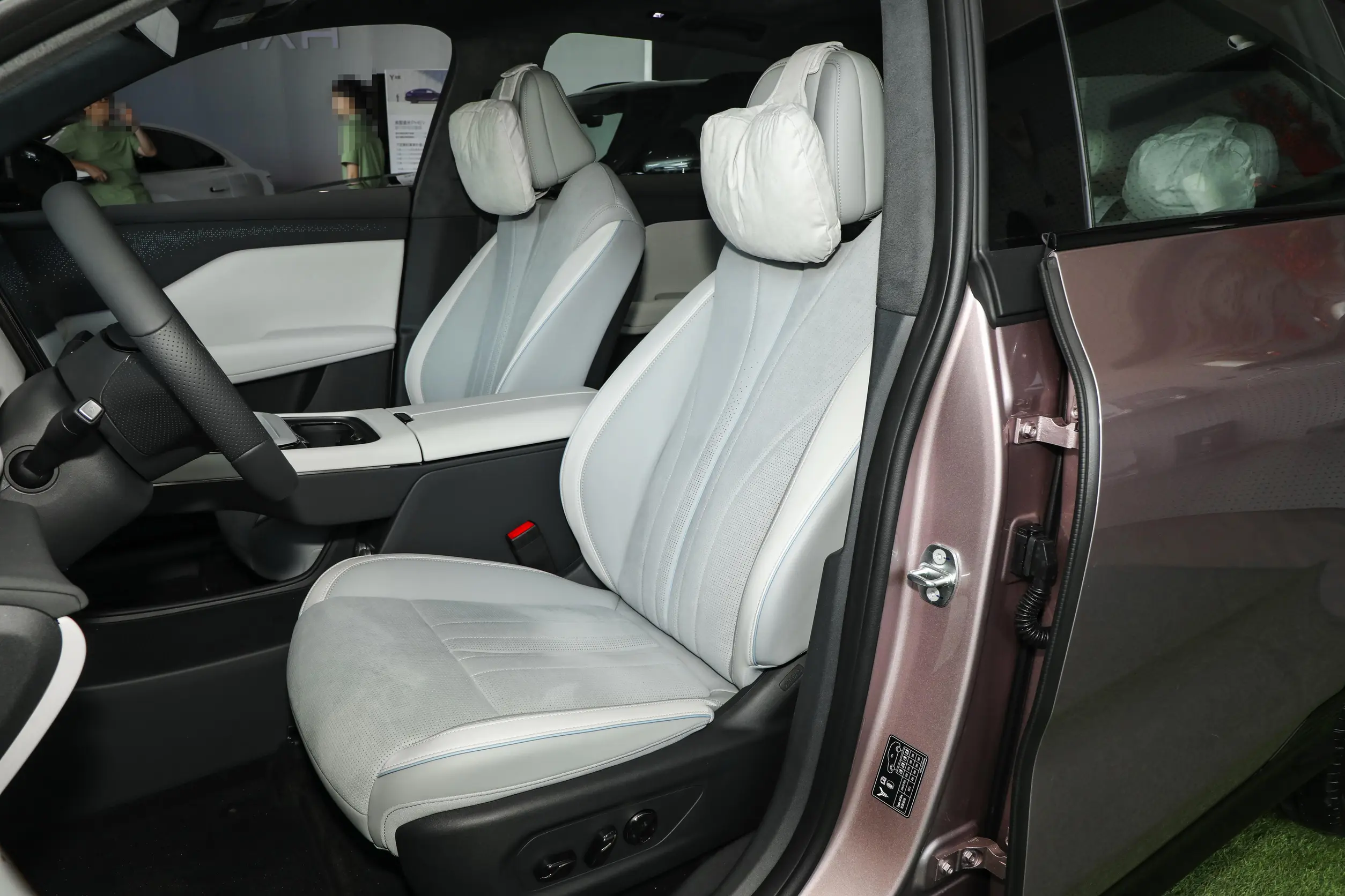 Voyah Courage 2024 space-1