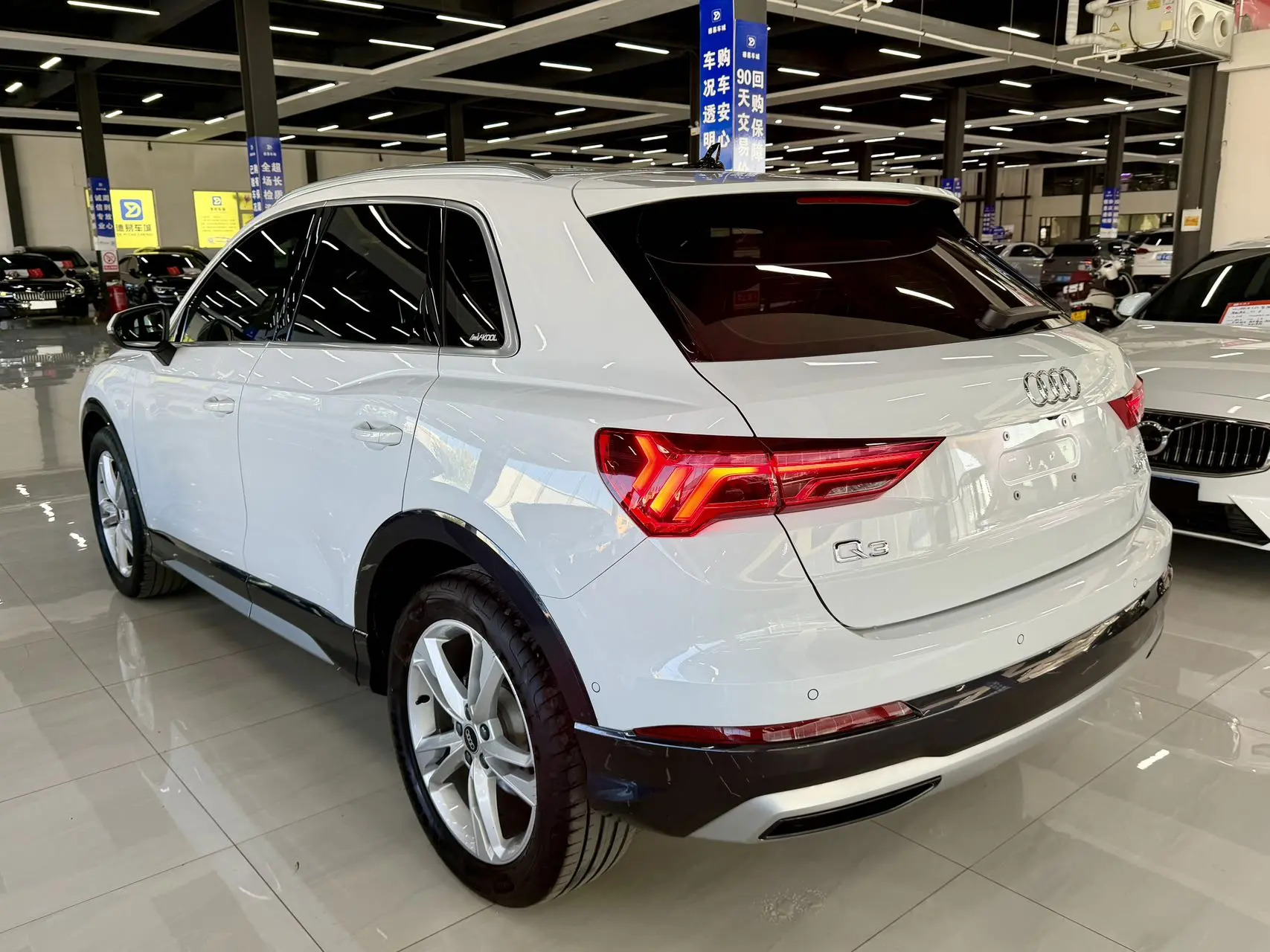 Audi-Q3-2022-10