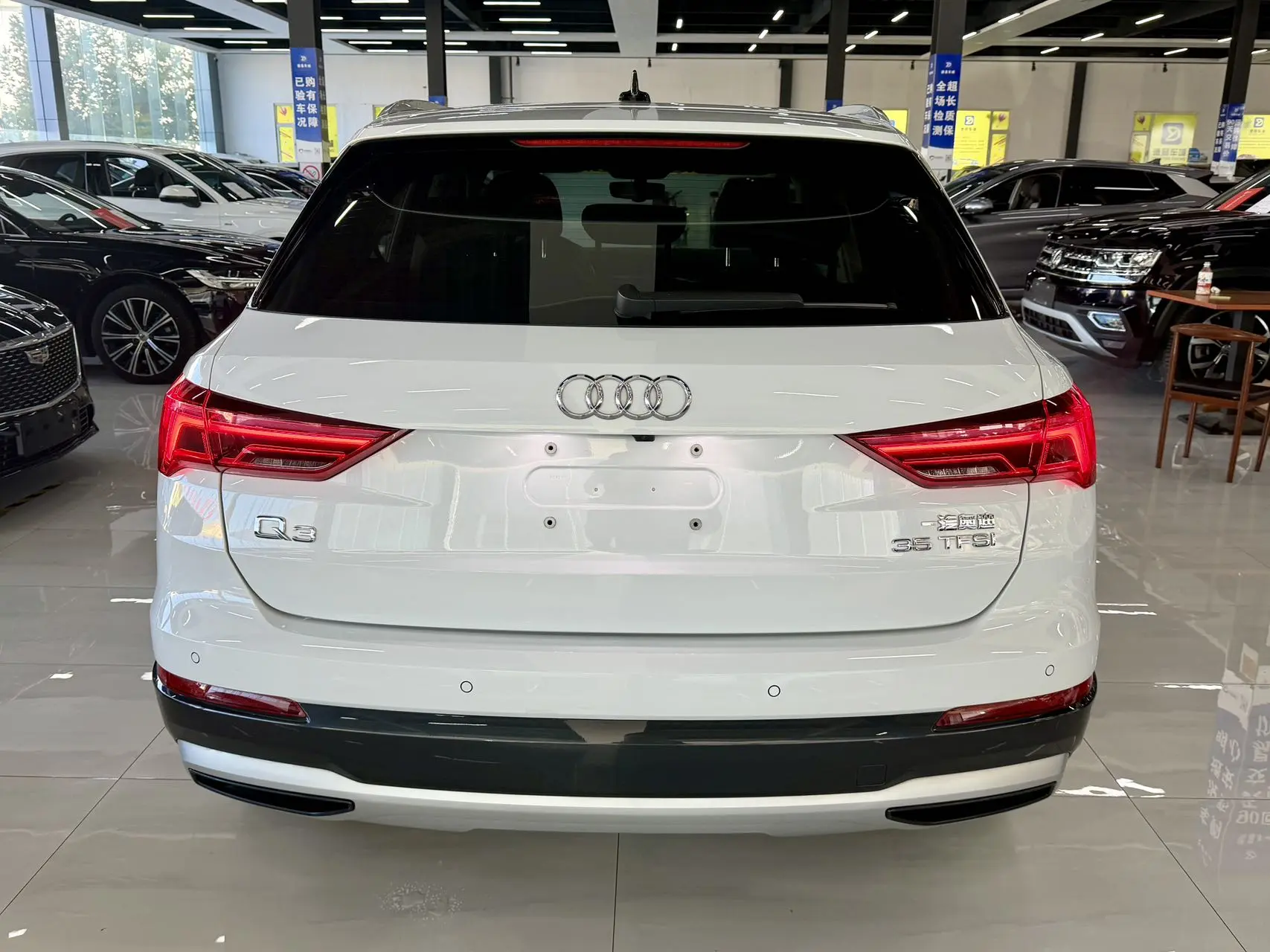 Audi-Q3-2022-11
