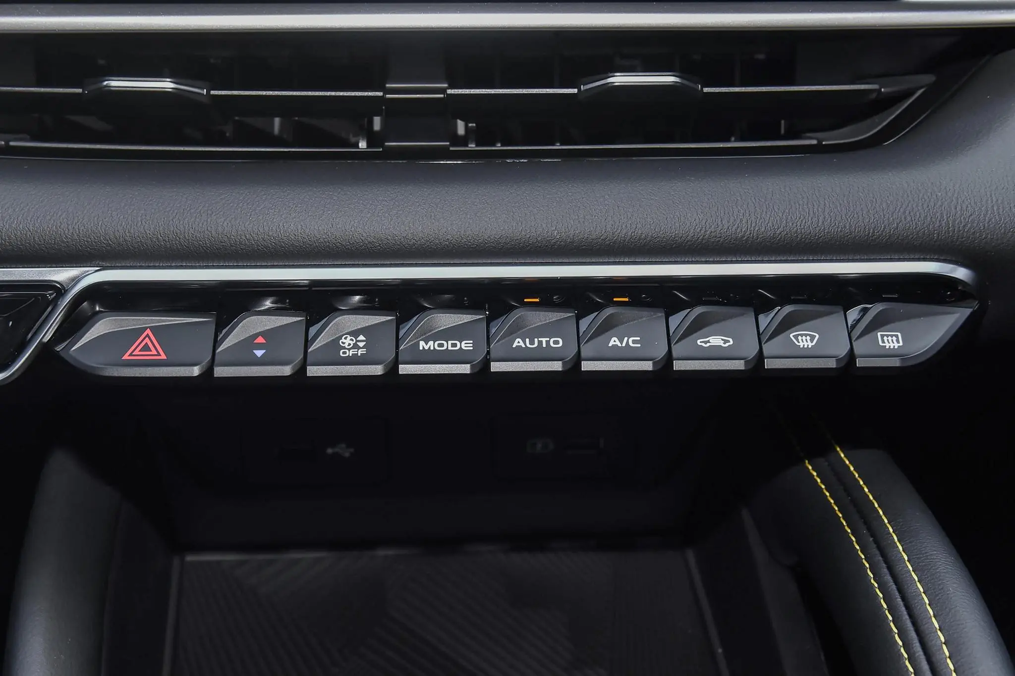 Geely-Binyue-2025-17