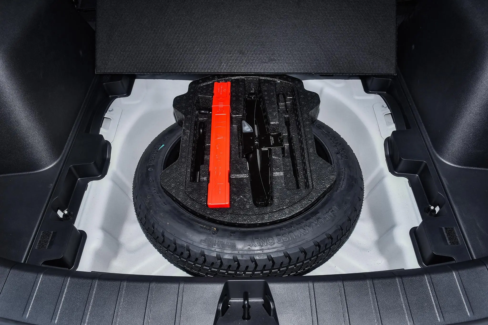 Geely-Binyue-2025-19