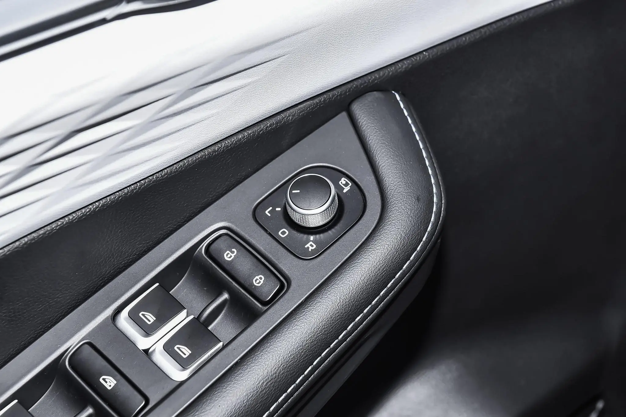 Geely-Binyue-2025-20