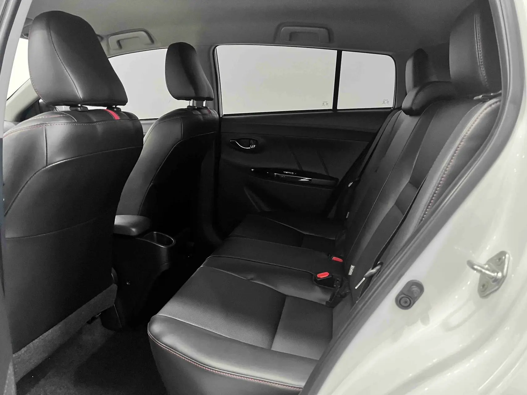 Toyota-YARISL-2022-10