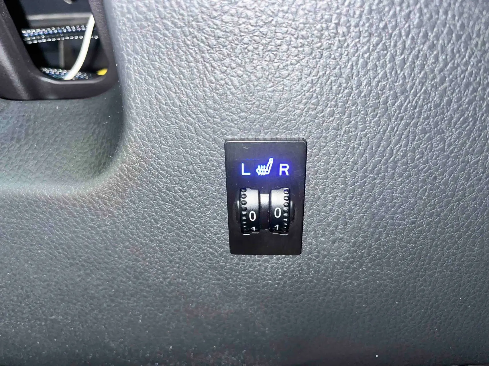 Toyota-YARISL-2022-12