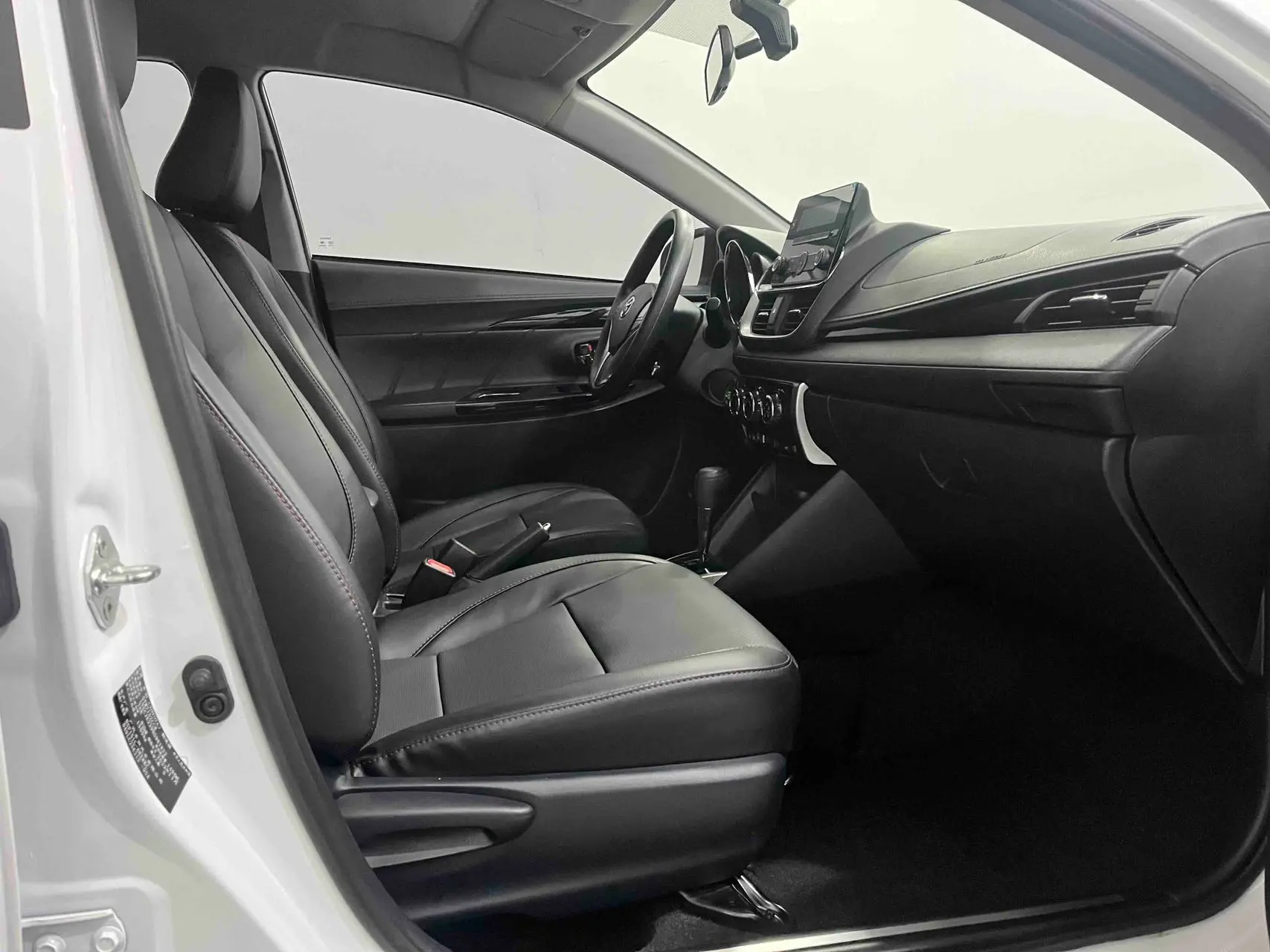 Toyota-YARISL-2022-13