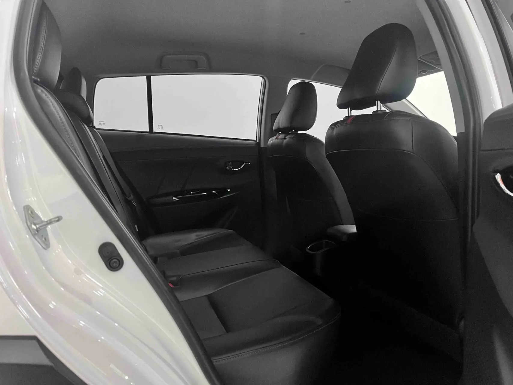 Toyota-YARISL-2022-14