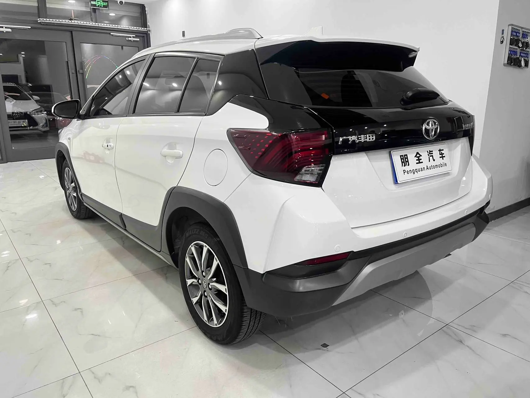 Toyota-YARISL-2022-6