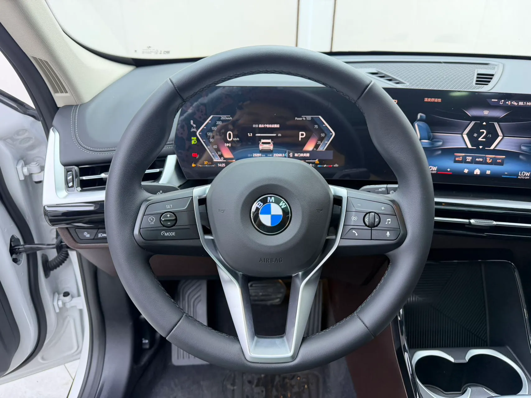 2023-bmw-x1-sdrive20Li-X-design-package