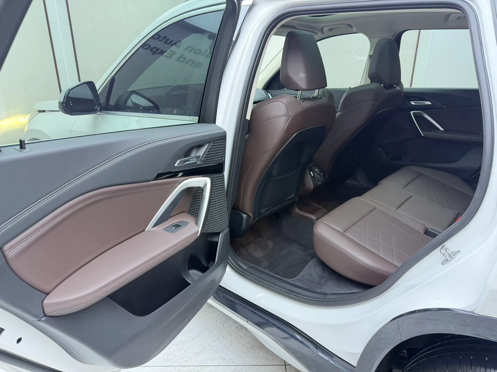 2023-bmw-x1-sdrive20Li-X-design-package