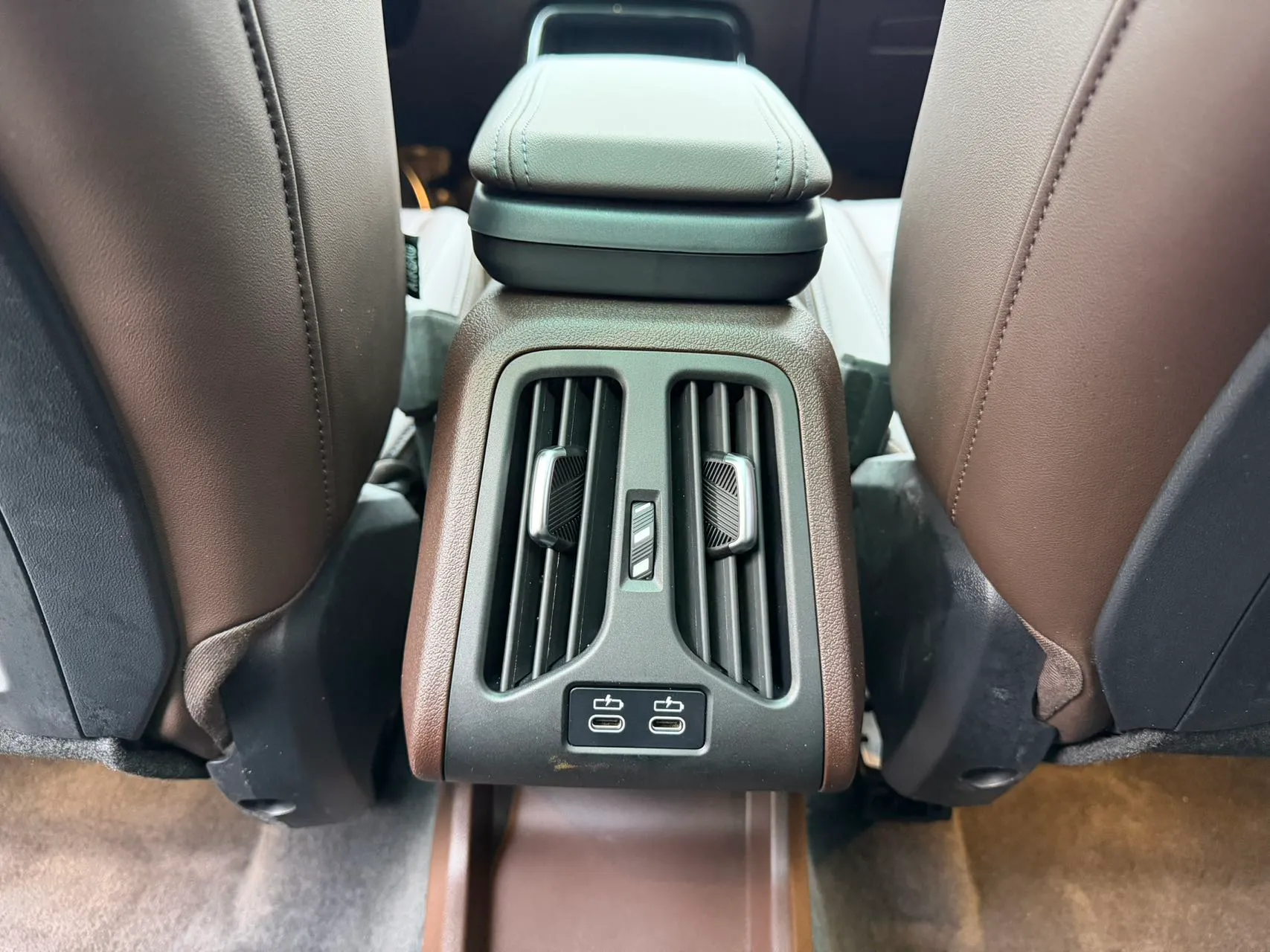 2023-bmw-x1-sdrive20Li-X-design-package