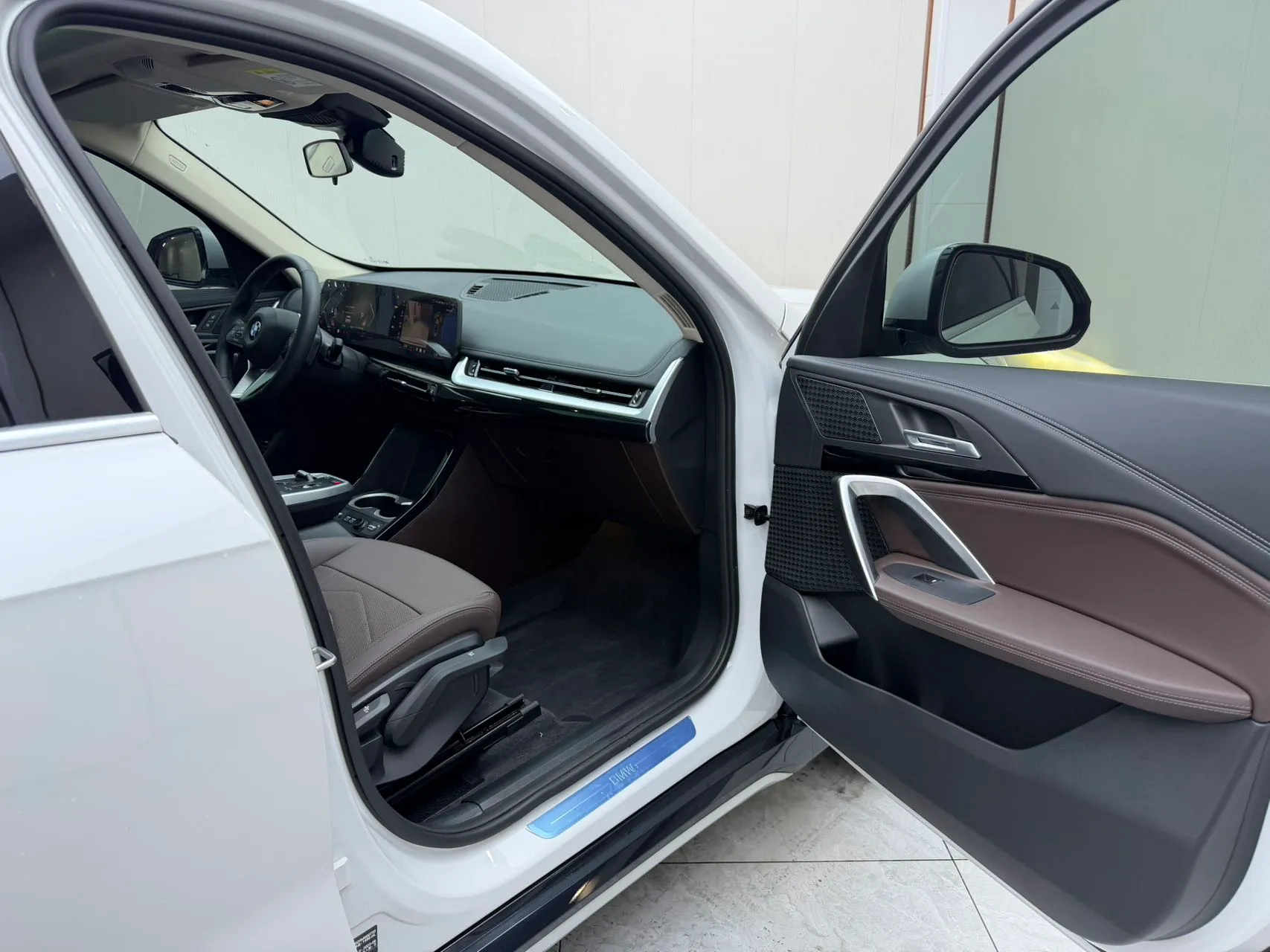 2023-bmw-x1-sdrive20Li-X-design-package