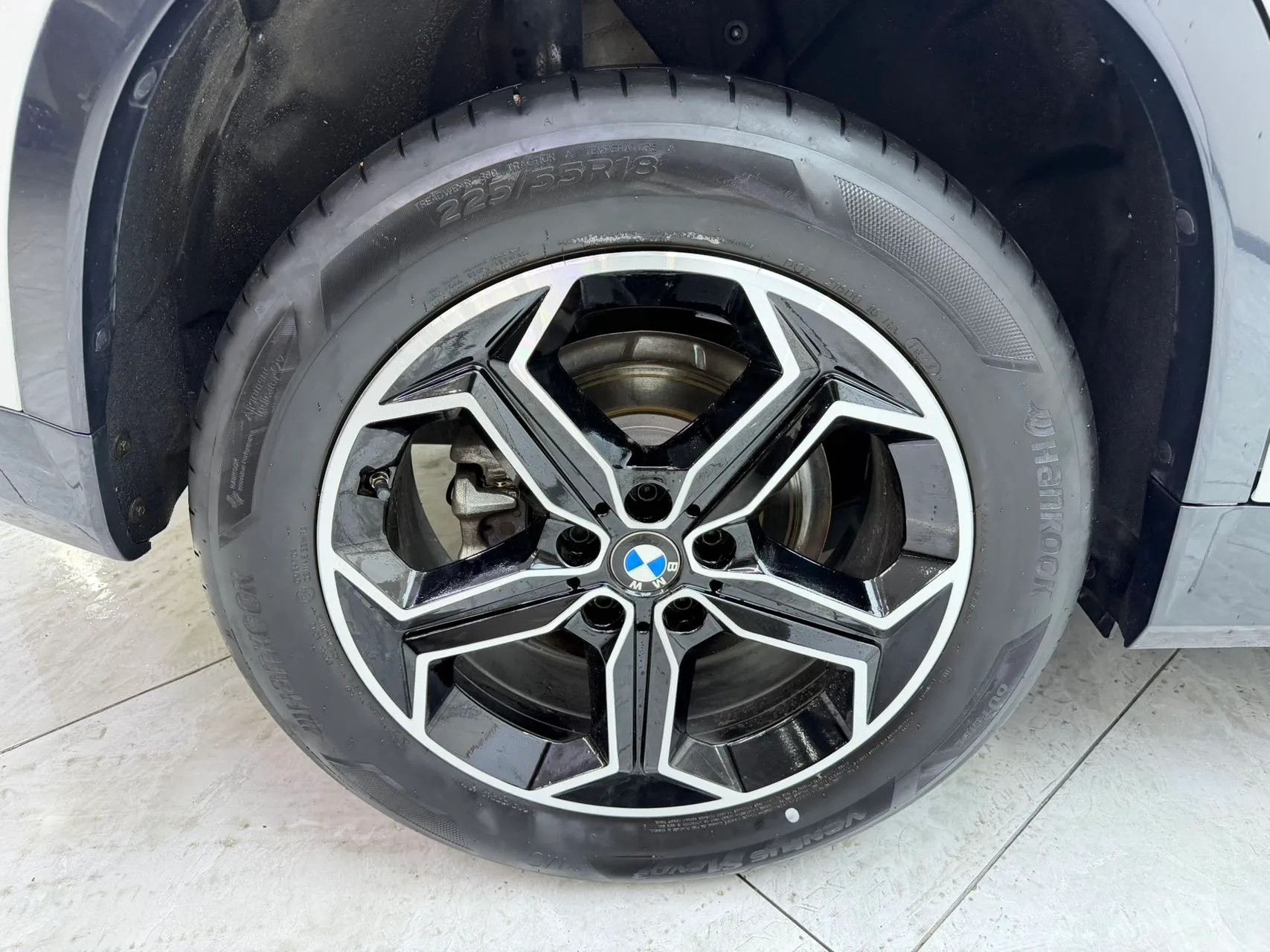 2023-bmw-x1-sdrive20Li-X-design-package