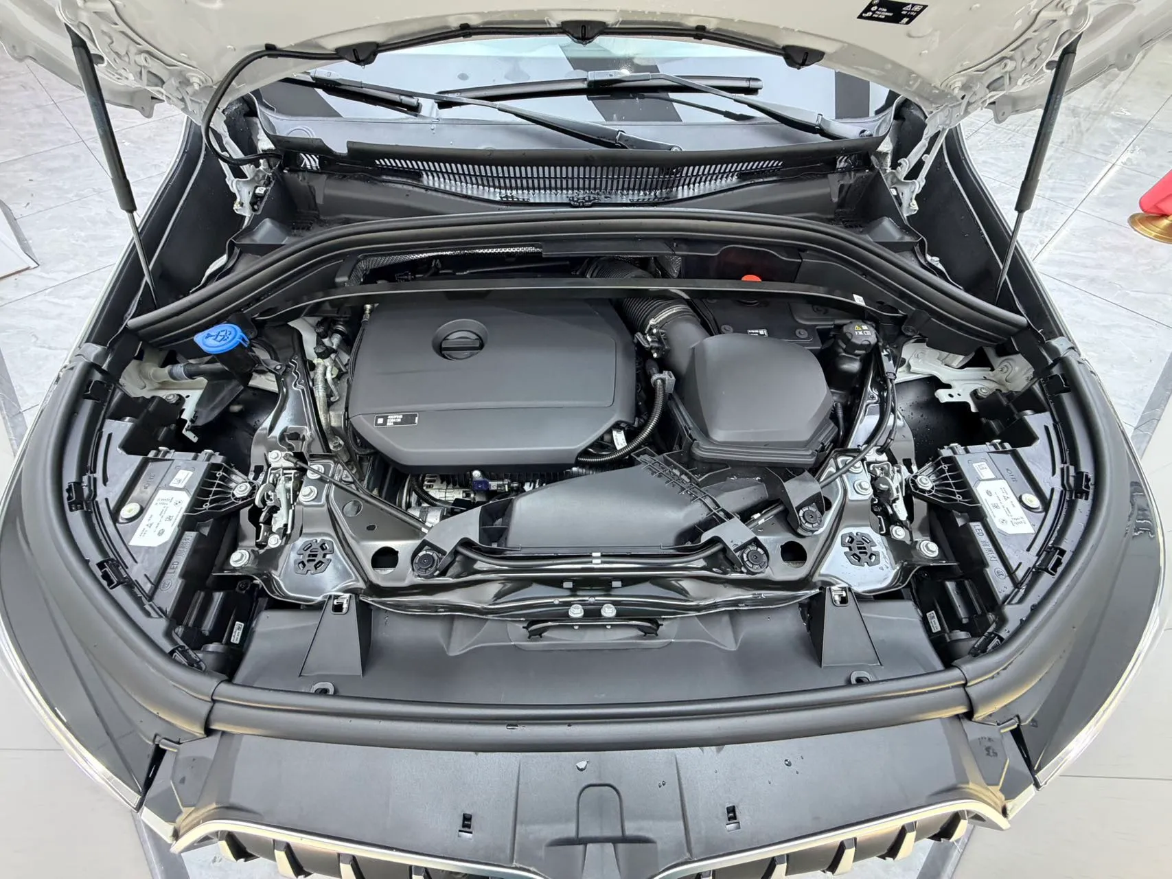 2023-bmw-x1-sdrive20Li-X-design-package