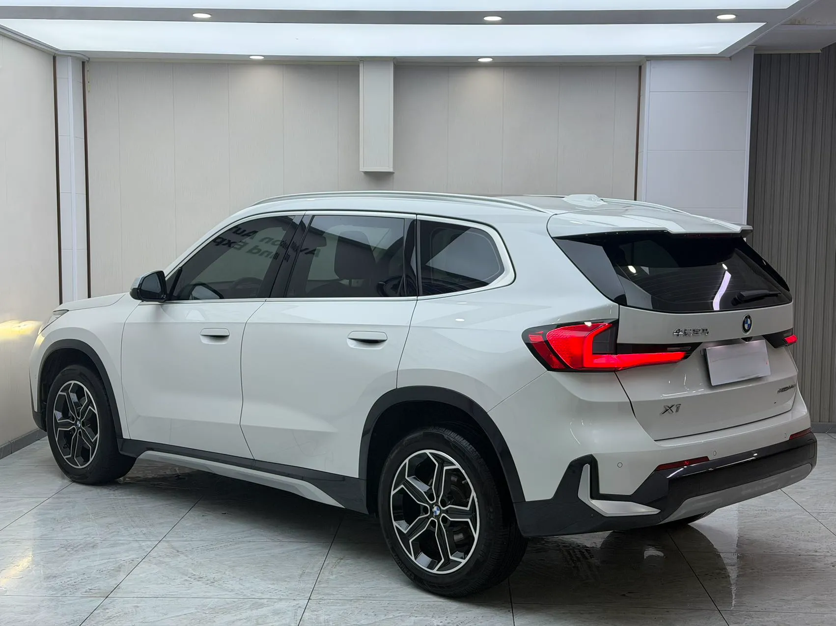2023-bmw-x1-sdrive20Li-X-design-package
