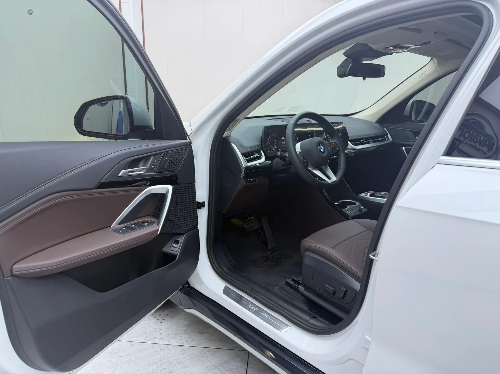 2023-bmw-x1-sdrive20Li-X-design-package