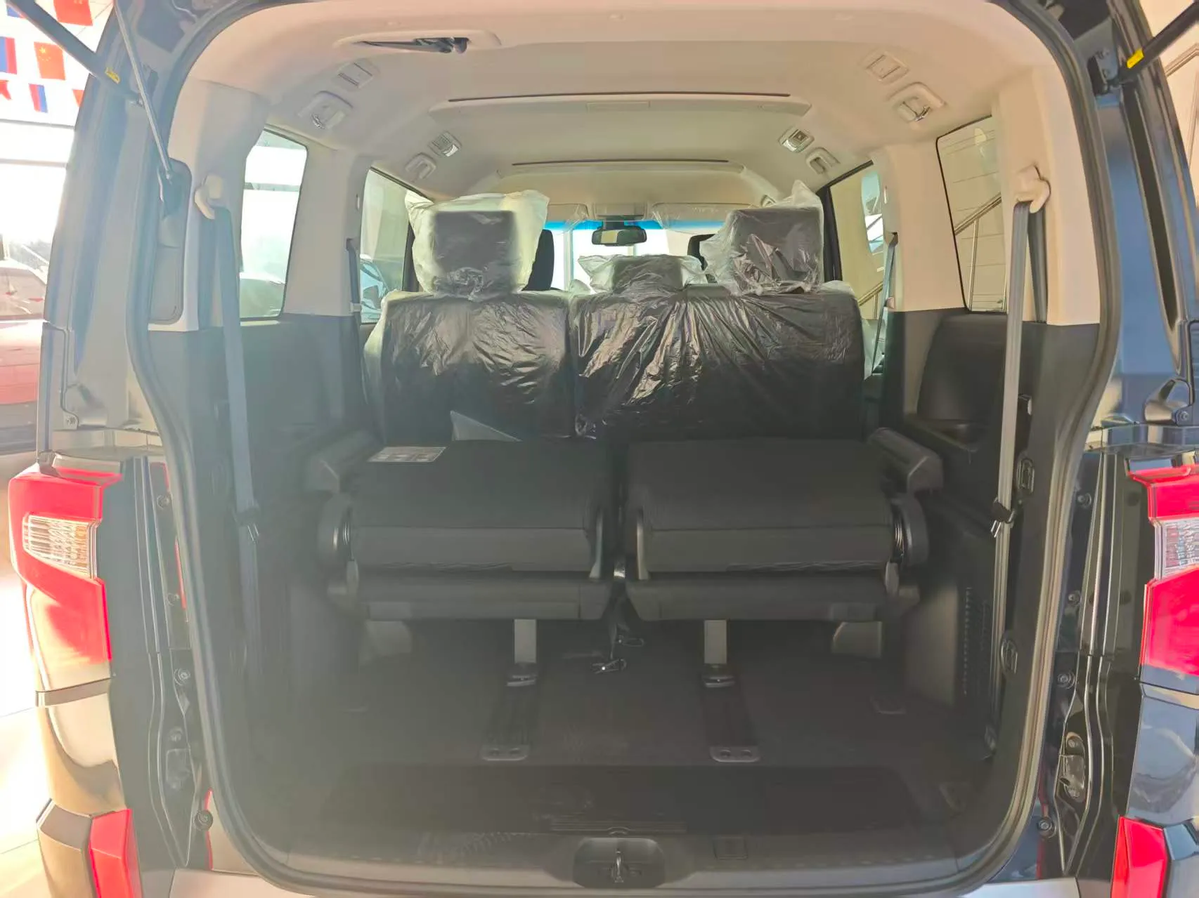 2025-Mitsubishi-Delica-D:5-Black