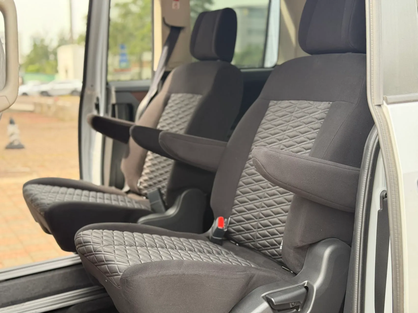 2025-Mitsubishi-Delica-D:5-white
