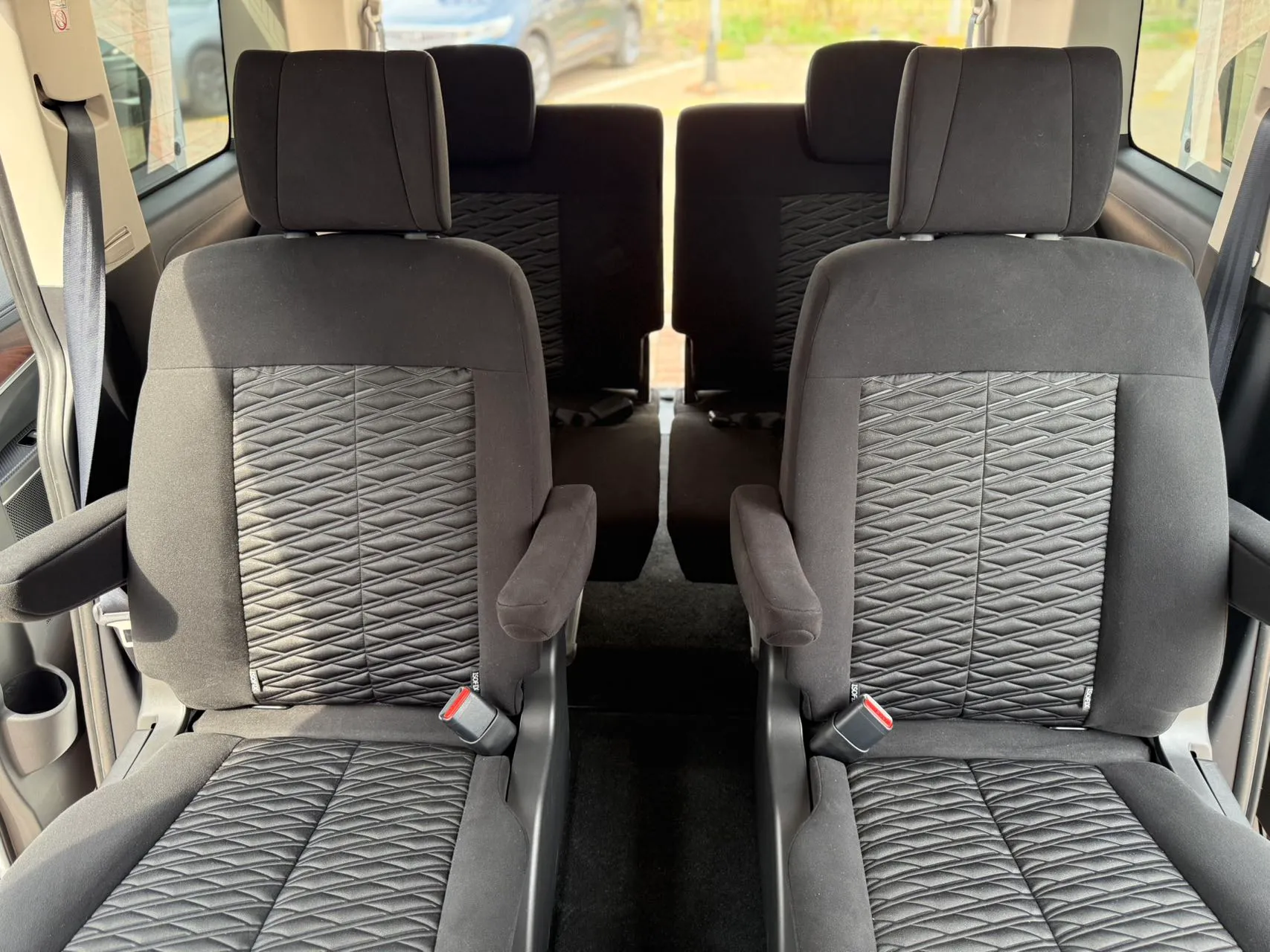 2025-Mitsubishi-Delica-D:5-white
