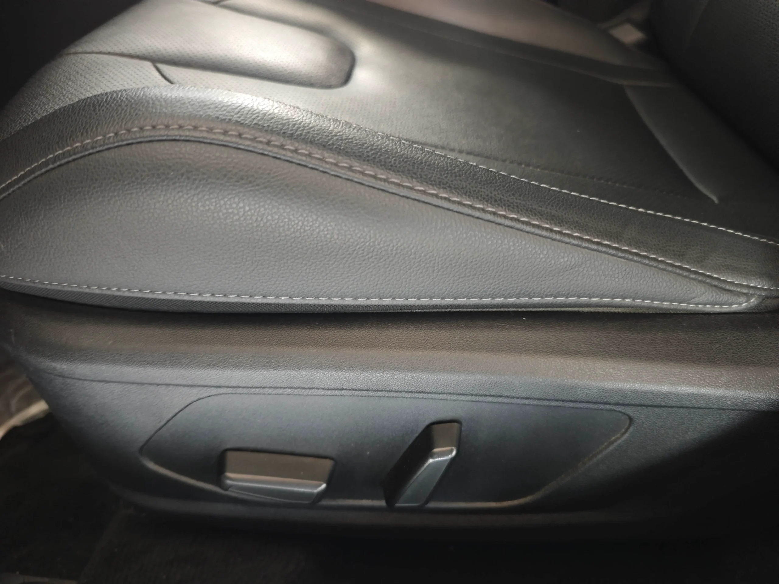 2023-Hyundai-Elantra-1.5L-CVT-LUX-Premium-Edition