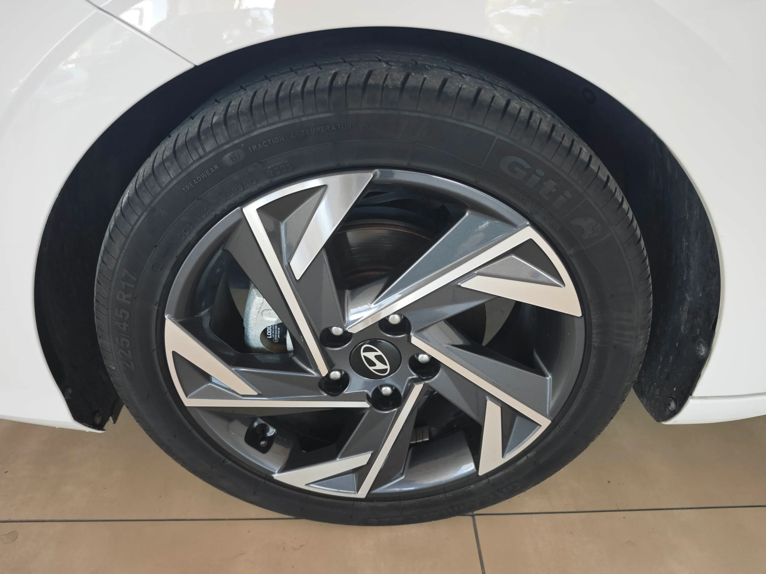 2023-Hyundai-Elantra-1.5L-CVT-LUX-Premium-Edition